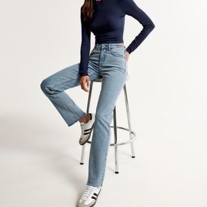 Abercrombie Mid Rise 90’s Straight 25S